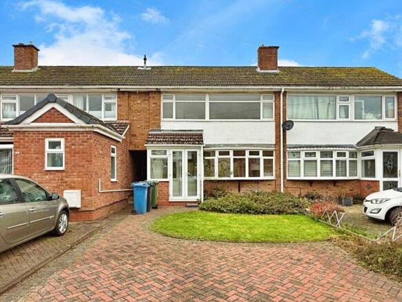 3 bed property, in Highcliffe Road, £215,000