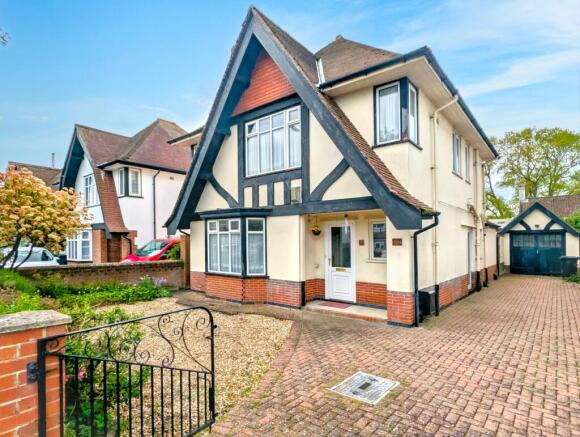 3 bed property, in Sea View Road, £240,000