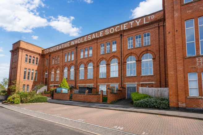 2 bed property, in Wheatsheaf Court, £200,000