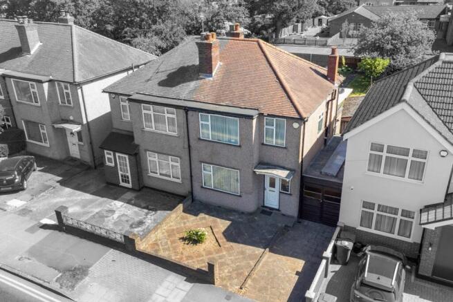 3 bed property, in Streatfield Road, £600,000