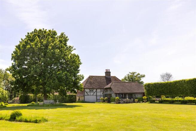 3 bed property, in Pulborough, £1,950,000
