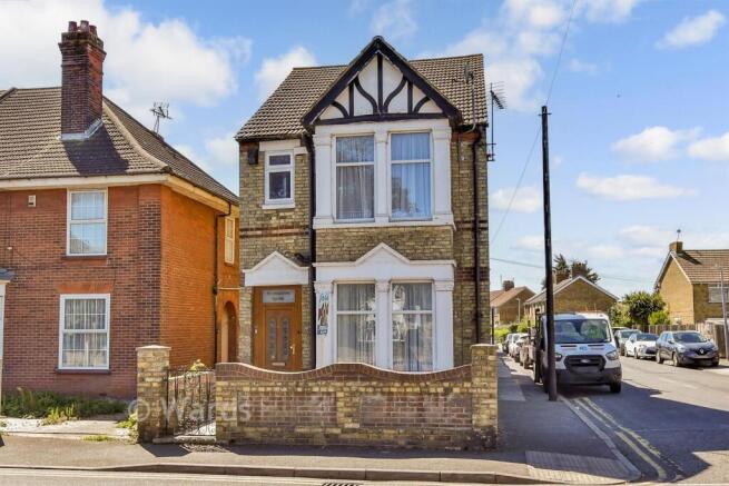 3 bed property, in High Street, £280,000