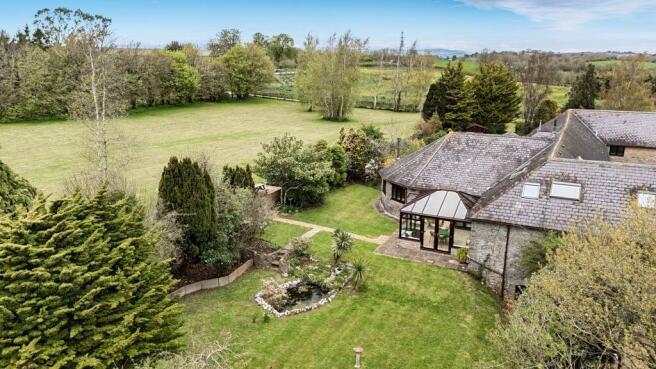 4 bed property, in Ipplepen, £875,000