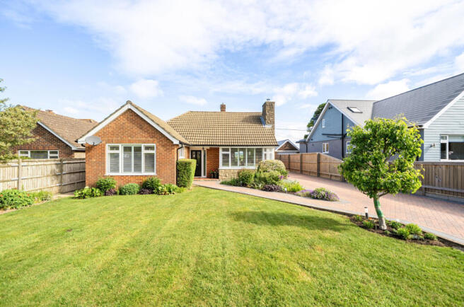 2 bed property, in Stavedown Road, £595,000