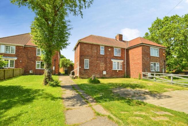 3 bed property, in Salters Lane, £100,000