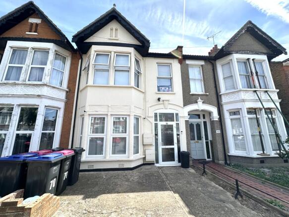 1 bed property, in Christchurch Road, £170,000