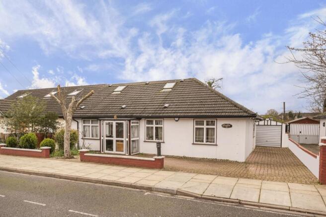 4 bed property, in Lowfield Road, £995,000