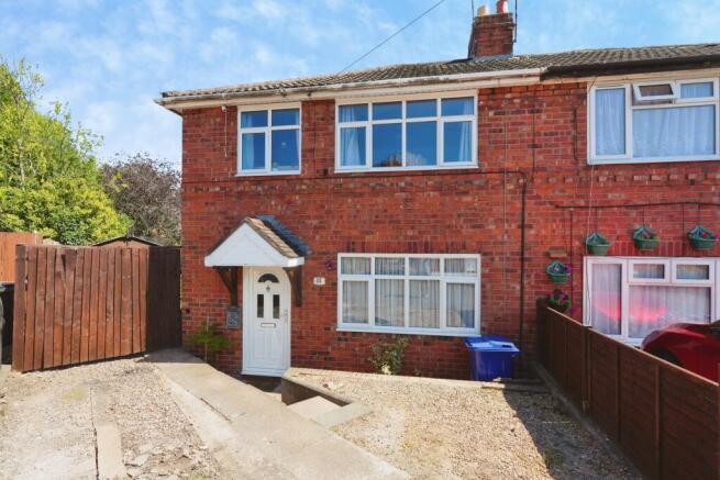 3 bed property, in Church Avenue, £220,000