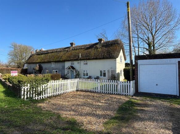 2 bed property, in Dorchester Road, £399,950