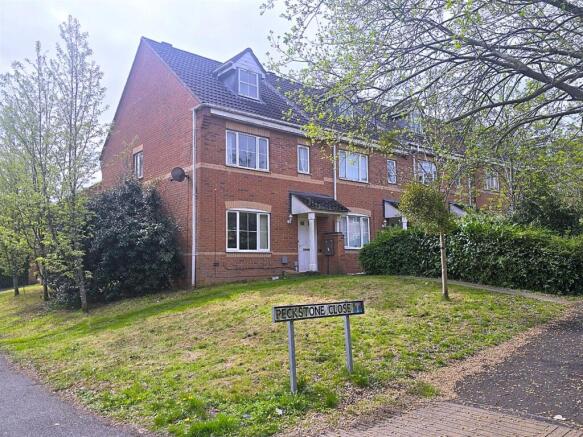 3 bed property, in Peckstone Close, £275,000