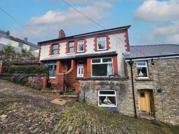 3 bed property, in Edith Villas, £150,000