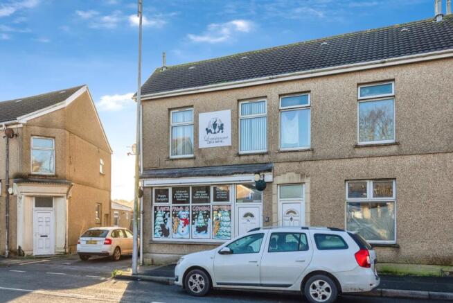 3 bed property, in New Dock Road, £125,000