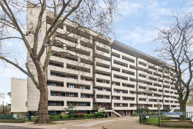 1 bed property, in Hallfield Estate, £365,000