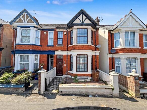 4 bed property, in Cleave Road, £375,000