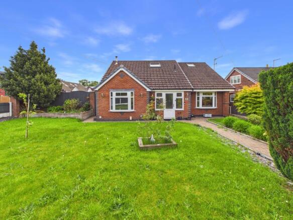 4 bed property, in Heathfield Drive, £420,000