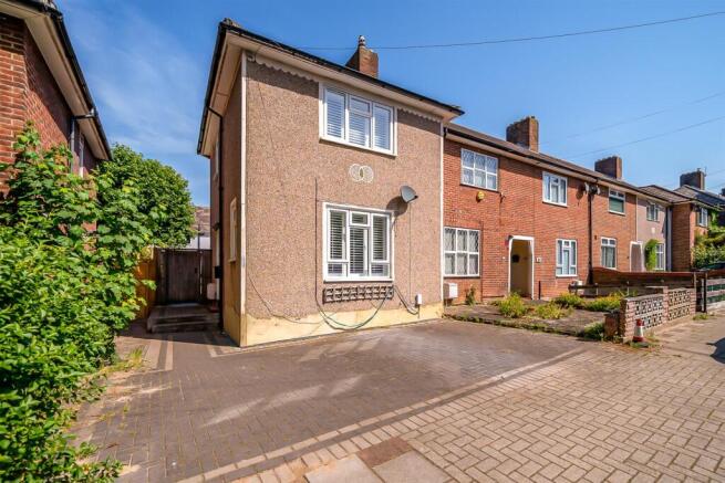 2 bed property, in Brook Lane, £400,000