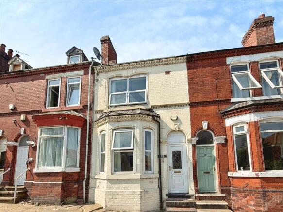 3 bed property, in Victoria Road, £110,000