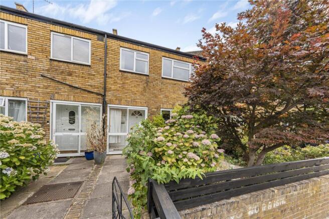 4 bed property, in Garrick Close, £750,000