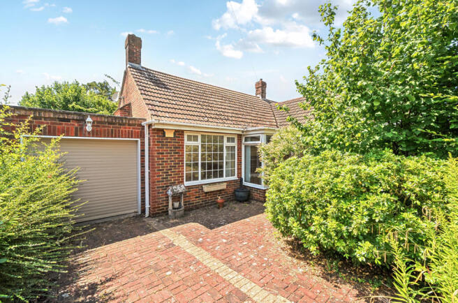 2 bed property, in Sullington Gardens, £450,000