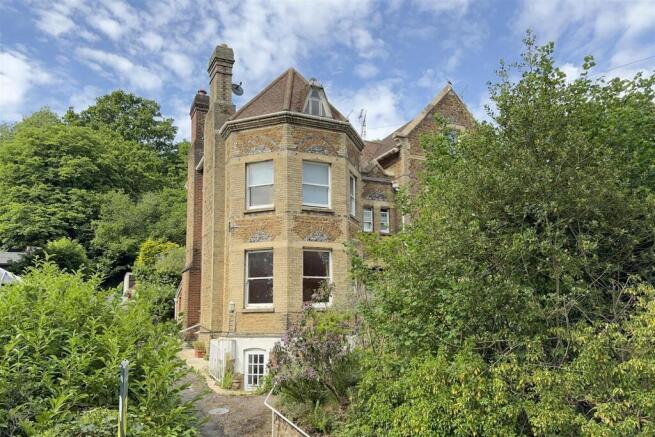 4 bed property, in Peperharow Road, £650,000