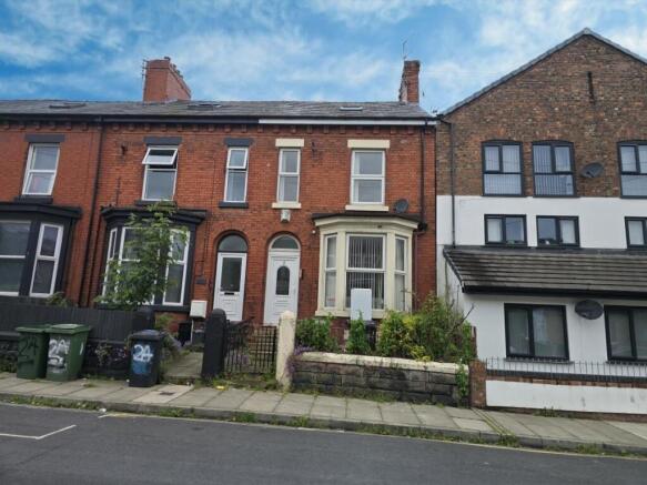 6 bed property, in 2 Cole Street, £85,000