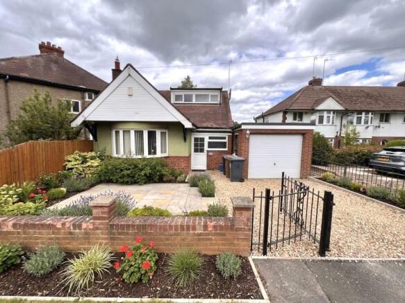 2 bed property, in Duston Road, £285,000