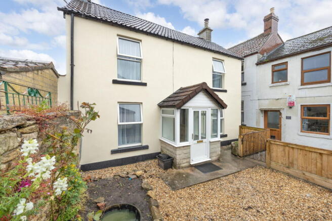 2 bed property, in King Street, £230,000
