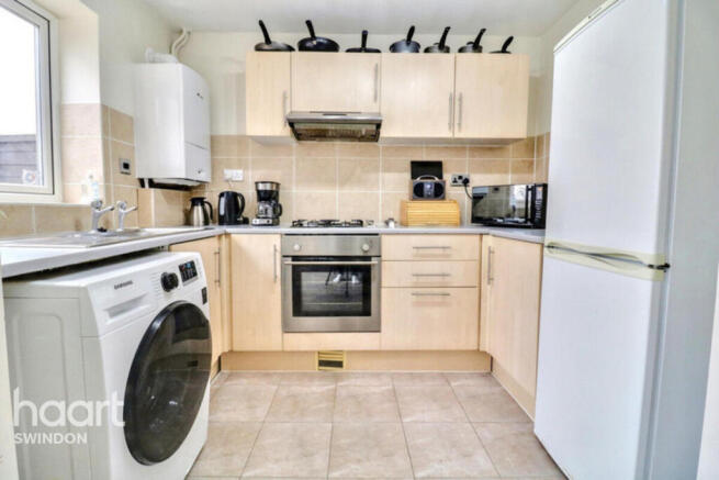 3 bed property, in Catmint Close, £250,000