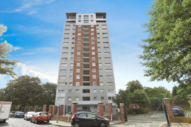2 bed property, in 14 Greenheys Road, £78,000