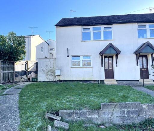 2 bed property, in 24 Pockeridge Road, £90,000