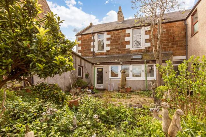 2 bed property, in Station Road, £225,000