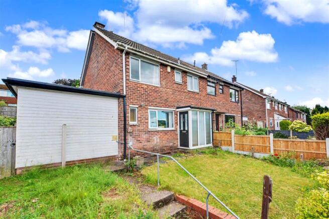 4 bed property, in Wollaton Avenue, £225,000