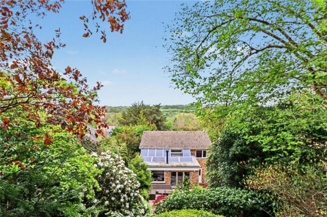 5 bed property, in Stonepark Drive, £800,000