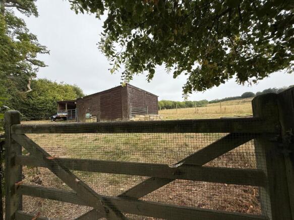 6 bed property, in Dolmans Hill, £840,000