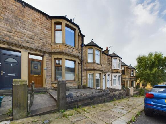 5 bed property, in Cheltenham Road, £330,000