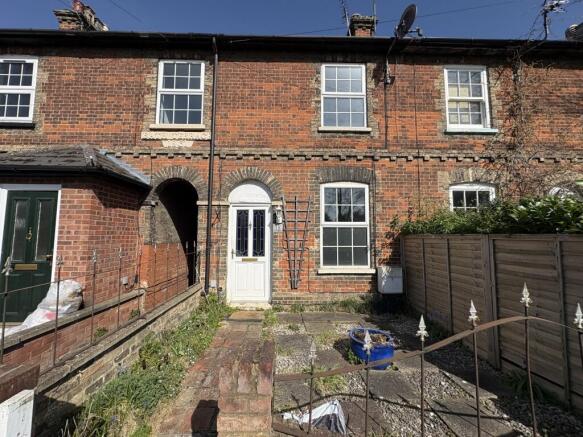 3 bed property, in 58 Mill Hill, £175,000