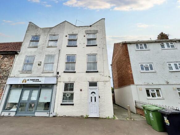 4 bed property, in 60 Nottingham Way, £90,000