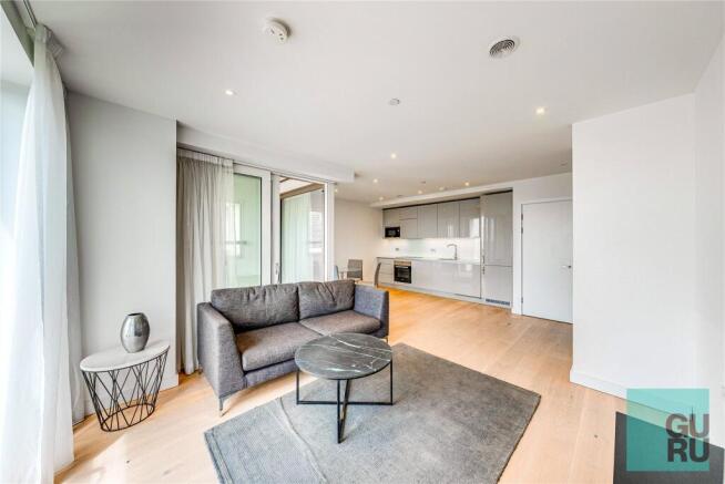 1 bed property, in Walworth Road, £465,000