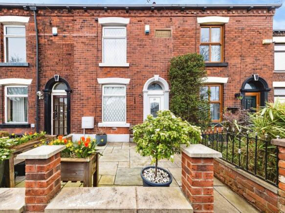 2 bed property, in Bardsley Vale Avenue, £185,000
