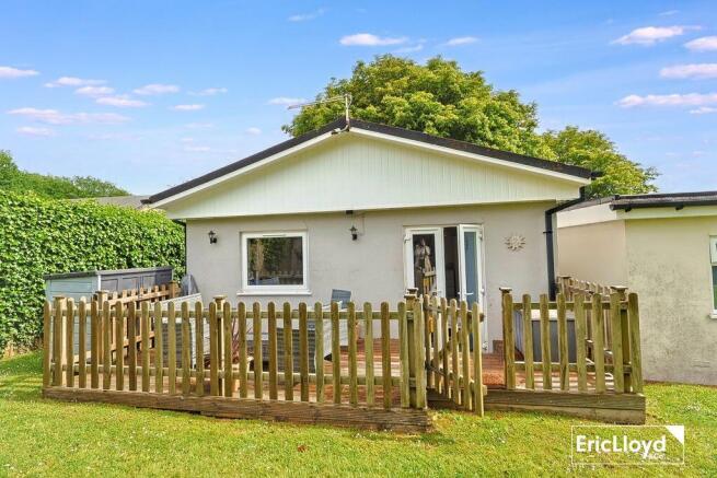 2 bed property, in Fishcombe Cove Holiday Bungalow, £175,000
