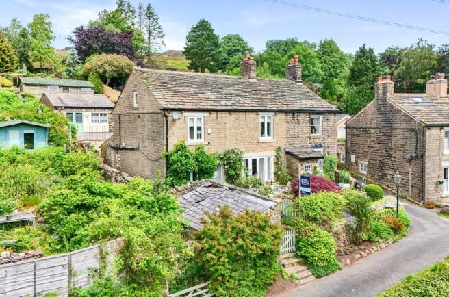 4 bed property, in Old Road, £475,000