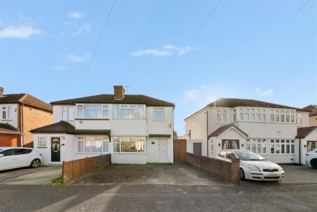 3 bed property, in Fairholme Crescent, £485,000