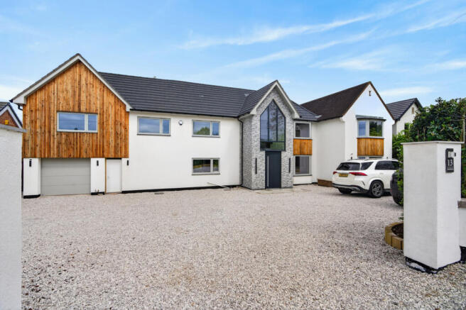 6 bed property, in Woodside, £1,250,000