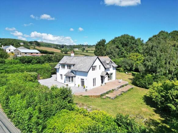 4 bed property, in Ilsington, £975,000