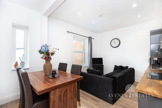1 bed property, in Christchurch Road, £100,000