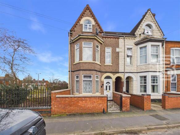 4 bed property, in Craven Road, £260,000