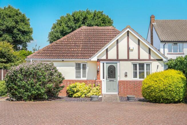 2 bed property, in Hamstel Mews, £450,000