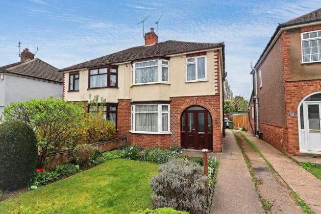 3 bed property, in Oakdene Crescent, £230,000