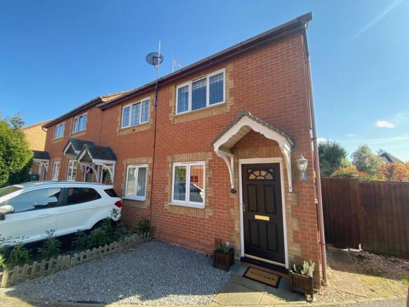 2 bed property, in Lornas Field, £205,000