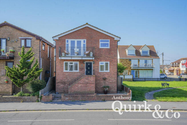 4 bed property, in Eastern Esplanade, £550,000